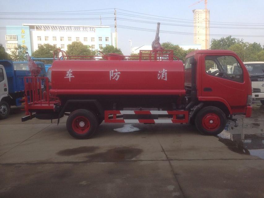 东风多利卡5方水罐消防车图片