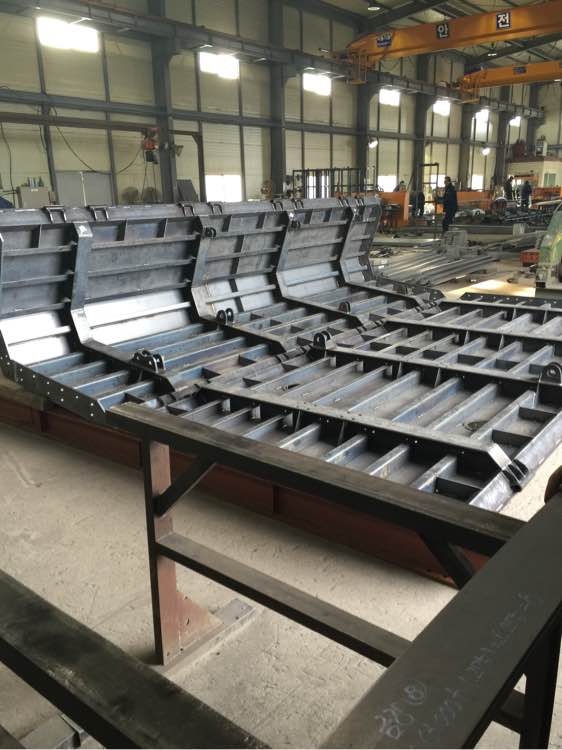 坚石钢模板公司制造的桥梁模板出厂前都经过严格质量检测