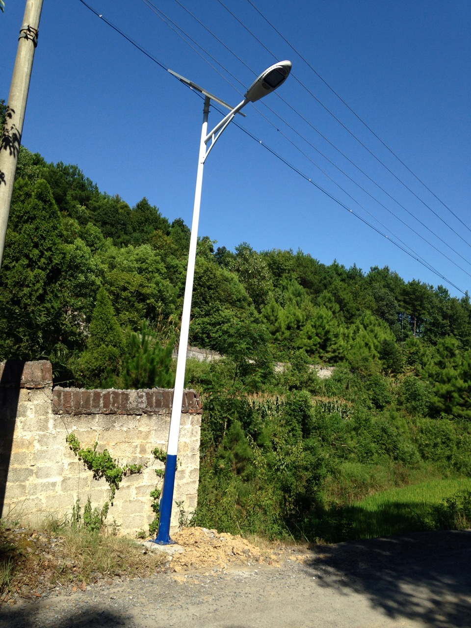 供应新宁县6米40W太阳能路灯/太阳能路灯厂家价格/农村太阳能路灯安装方法