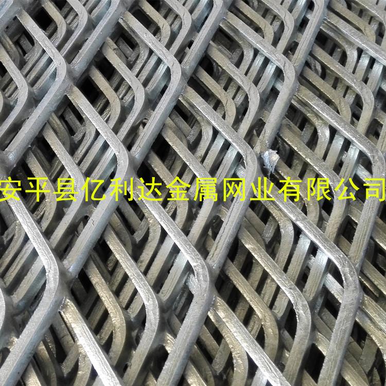 厂家直销 现货热镀锌钢板网 菱形网脚踏网 库存处理 低价出售