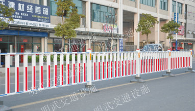 交通隔离栏 公路隔离护栏价格 优质材料隔离护栏