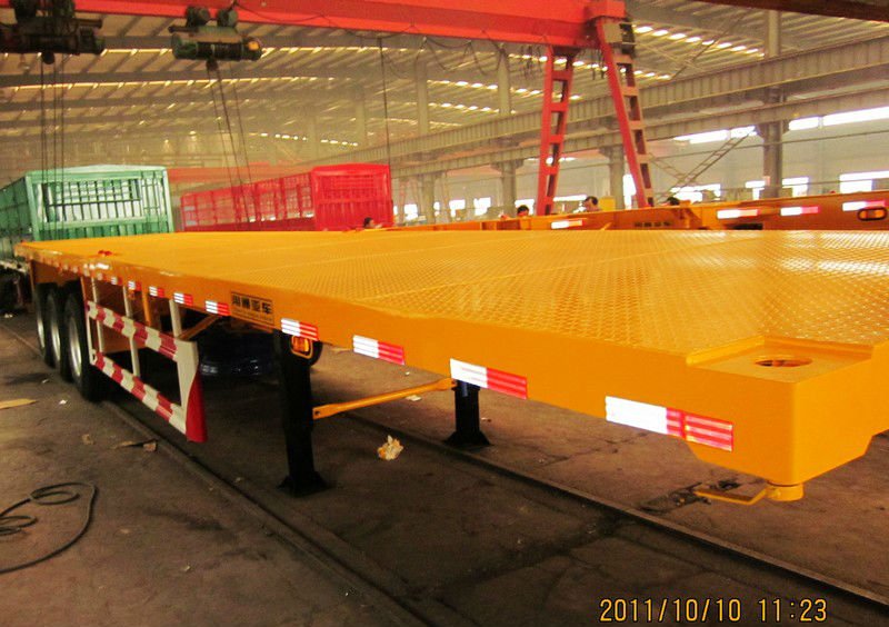 济南新款轻型9-13米挖掘机低平板价格 平板自卸车价格 低平板半挂车