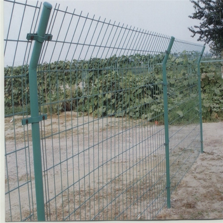 厂家现货大连养野猪护栏网，大连围地果园护栏网 低价