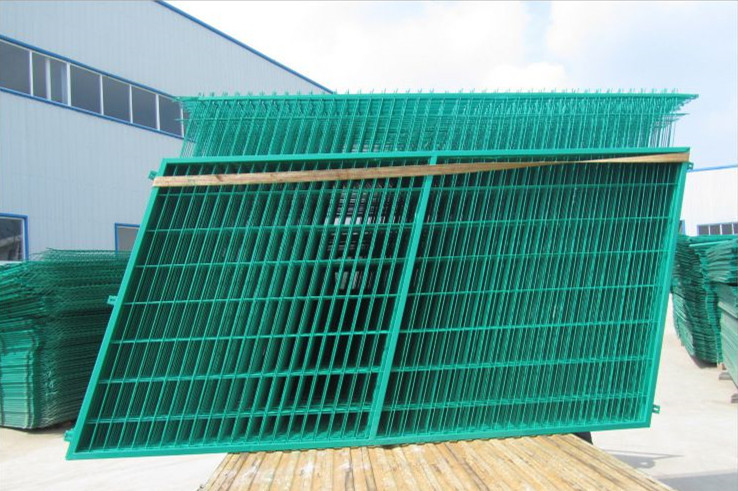 贵州护栏网厂家直供波浪网山坡网爬坡网价格框架式护栏铁护栏规格斜式护栏安装施工