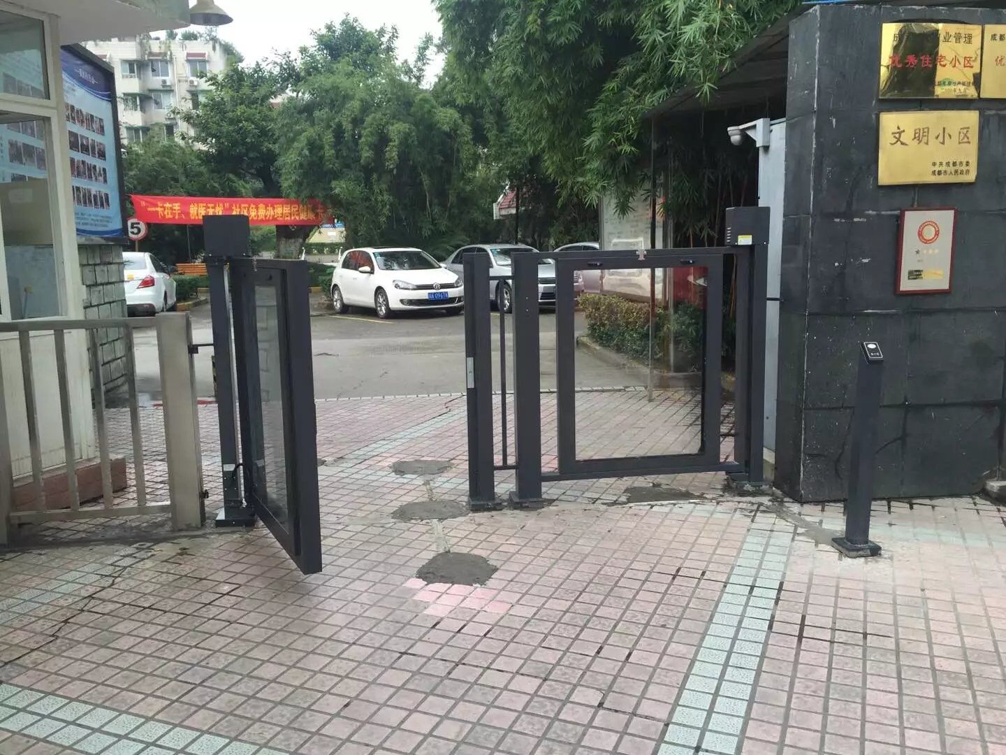 河南郑州小区广告门平开门自动门电动闭门器厂家批发