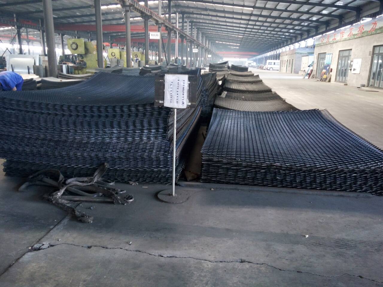 厂家销售热镀锌钢板网 建筑重型钢板网 机械防护菱形网