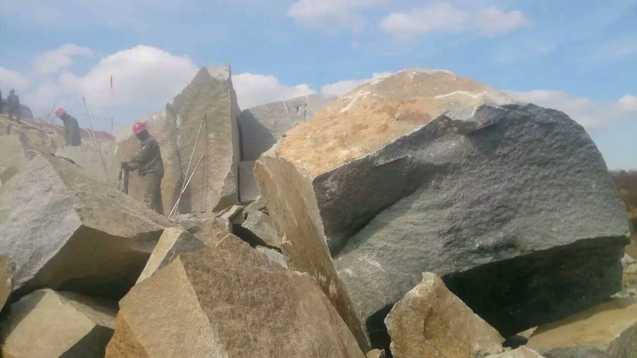 林口花岗岩开采场，A级黄岗岩开采凤飞采石场