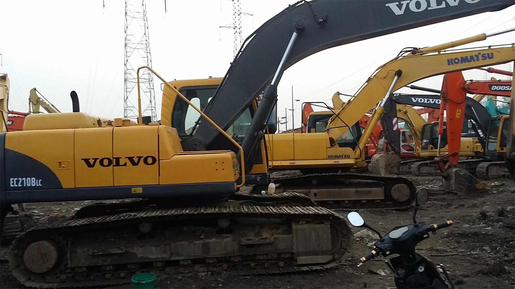 进口沃尔沃210挖掘机，9成新2013年新款出售