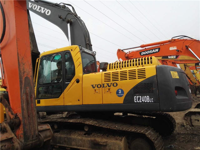 沃尔沃EC240挖掘机，品质优良保修一年包运送