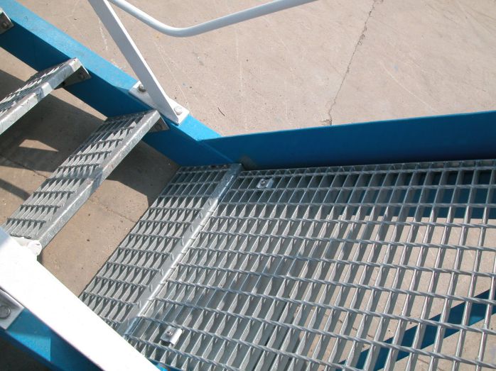 振兴 专业生产钢格板 格栅板 踏步板 沟盖板 平台板