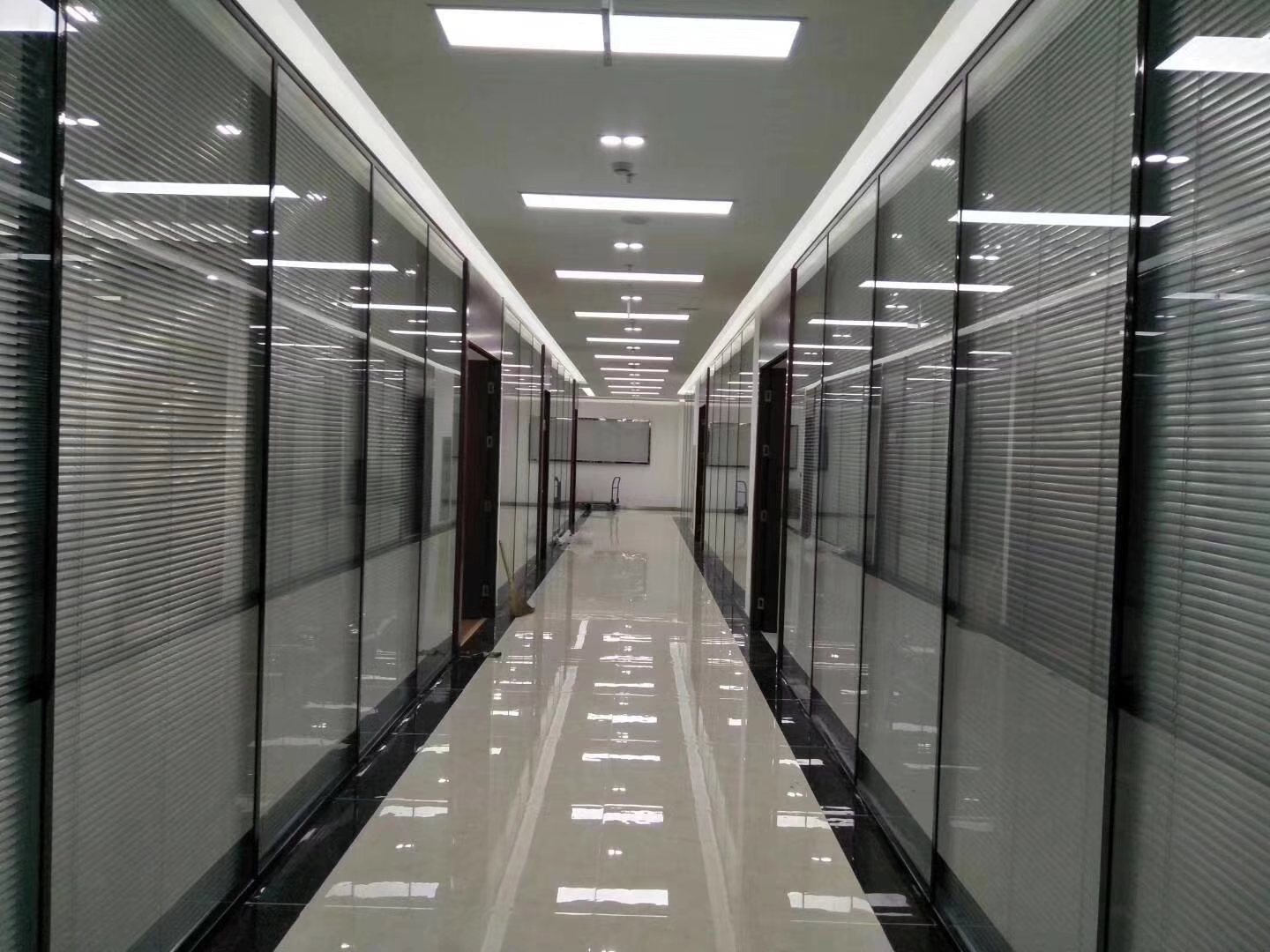 徐州专业制作安装办公室玻璃隔断