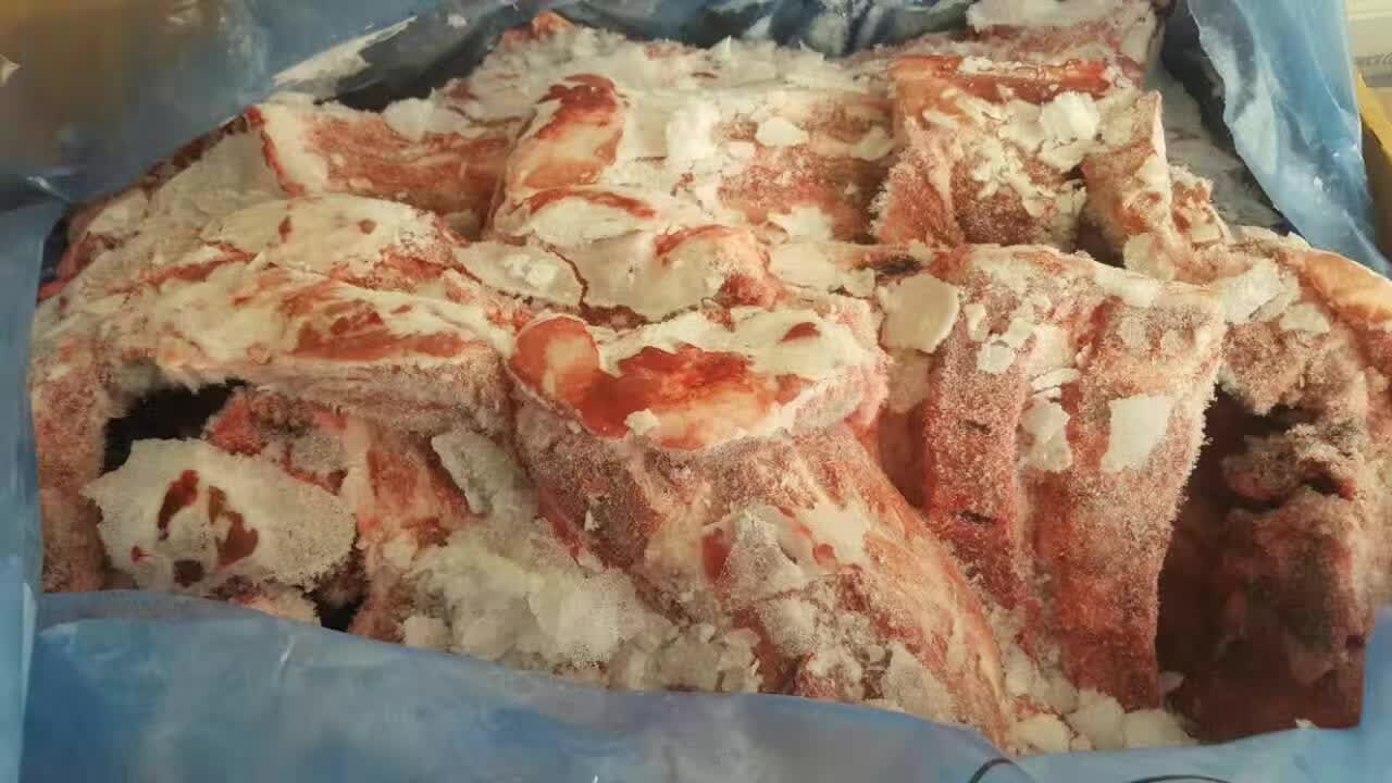 本品不能代替药物 感谢您对本公司的关注!本公司诚信经营:进口颈骨(冷冻颈骨)、猪手脚、猪肘、猪耳、猪肝、猪腰、猪鼻、中方、龙骨、肩骨、胸骨等猪副;进口牛腱等产品。产品均为正关进口,手续齐全,货源稳定充足,进口猪产品各国家厂号,一手货源,长期有现货,另本公司接受期货、半期货的预定。价格随市场价格变动而实时调整,价格详情欢迎广大客户来电洽谈,量大从优,我们期待您的垂询! 垂询电话: 18034226290 刘经理 18034226117 郭经理 以上产品整柜批发,不散卖,价格均为港口价格,不含运费,另因价格实