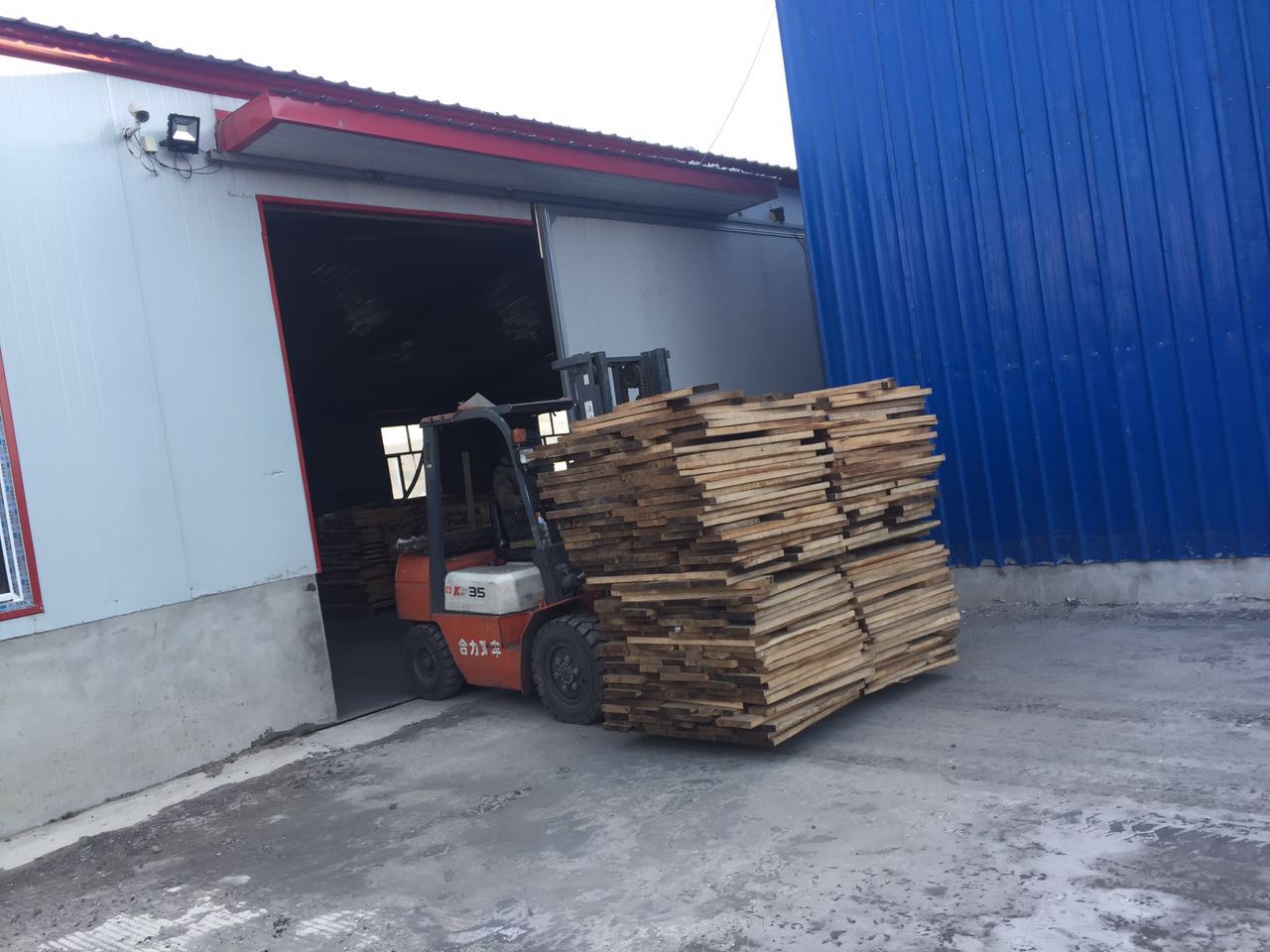 绥芬河各种规格方木加工烘干板材 厂家批发精品落叶松板材定尺加工