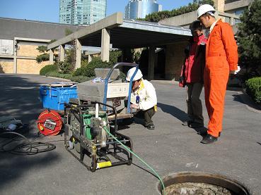 真空吸粪车专业清理化粪池各种污水井