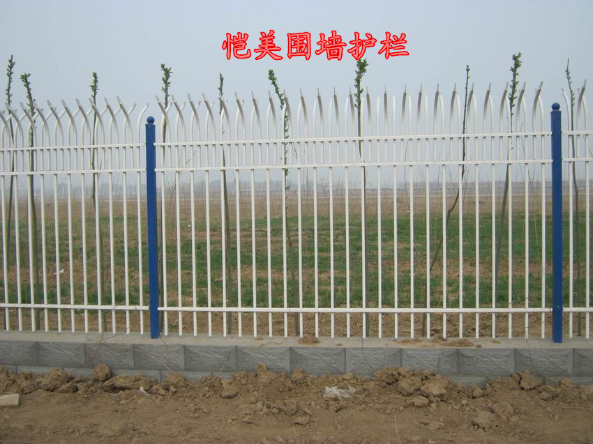 安装 武汉厂区围墙护栏_锌钢铁艺护栏_双向防爬锌钢护栏