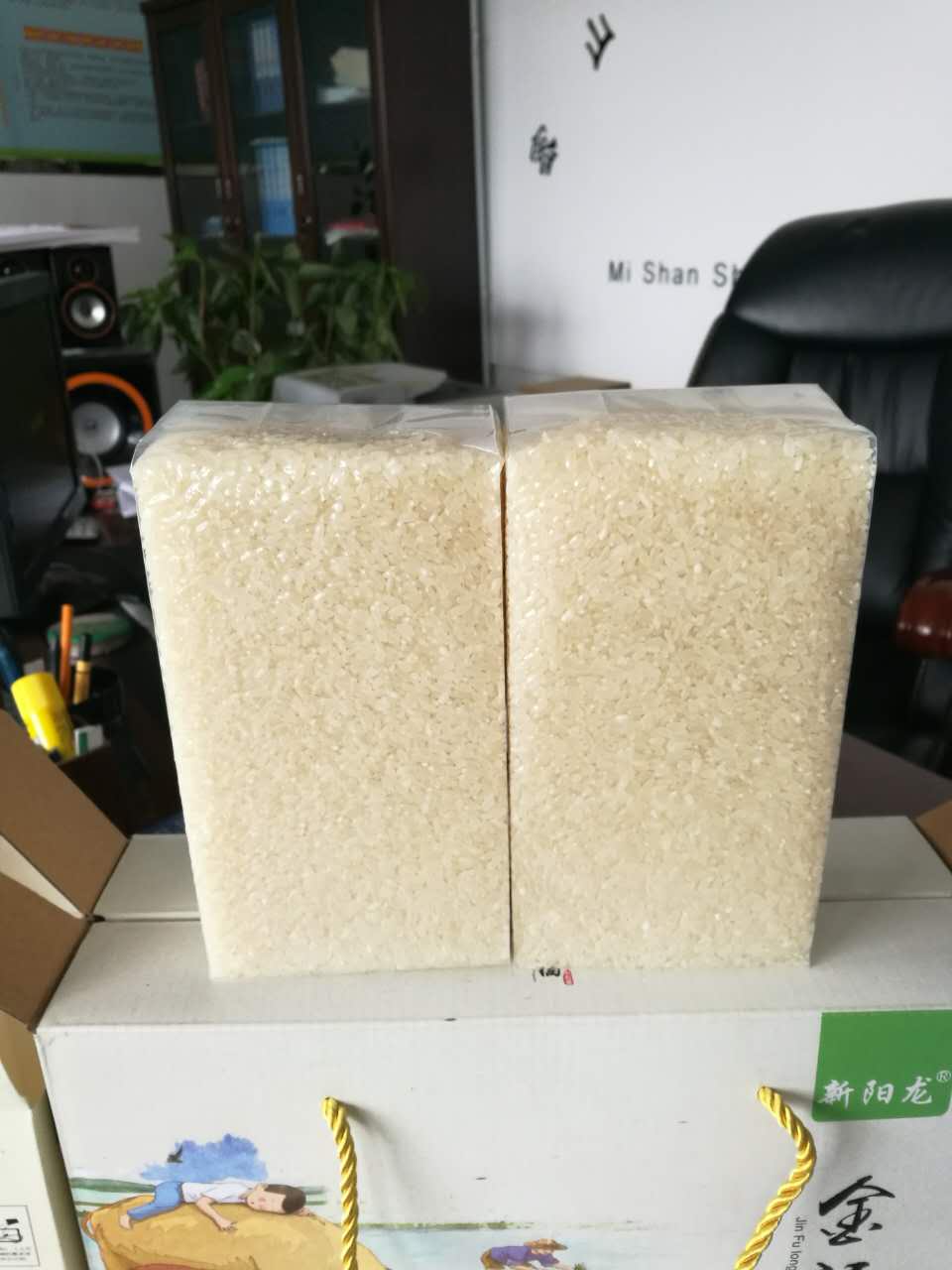 金福新阳龙石板米，真空包装，高档礼盒预购从速