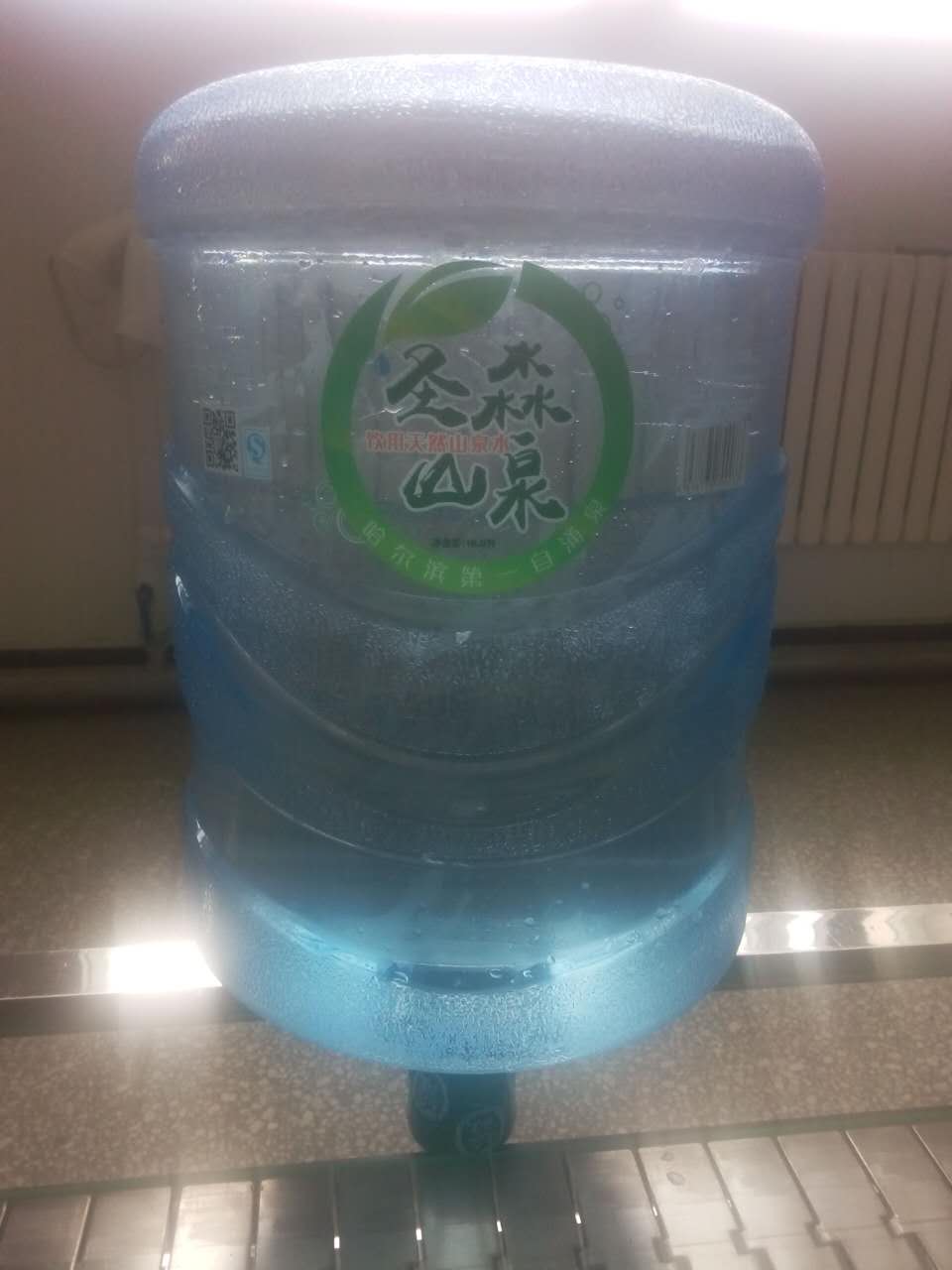 依兰桶装水百姓水业 纯**绿色纯净水 家庭桶装水生产厂家供应