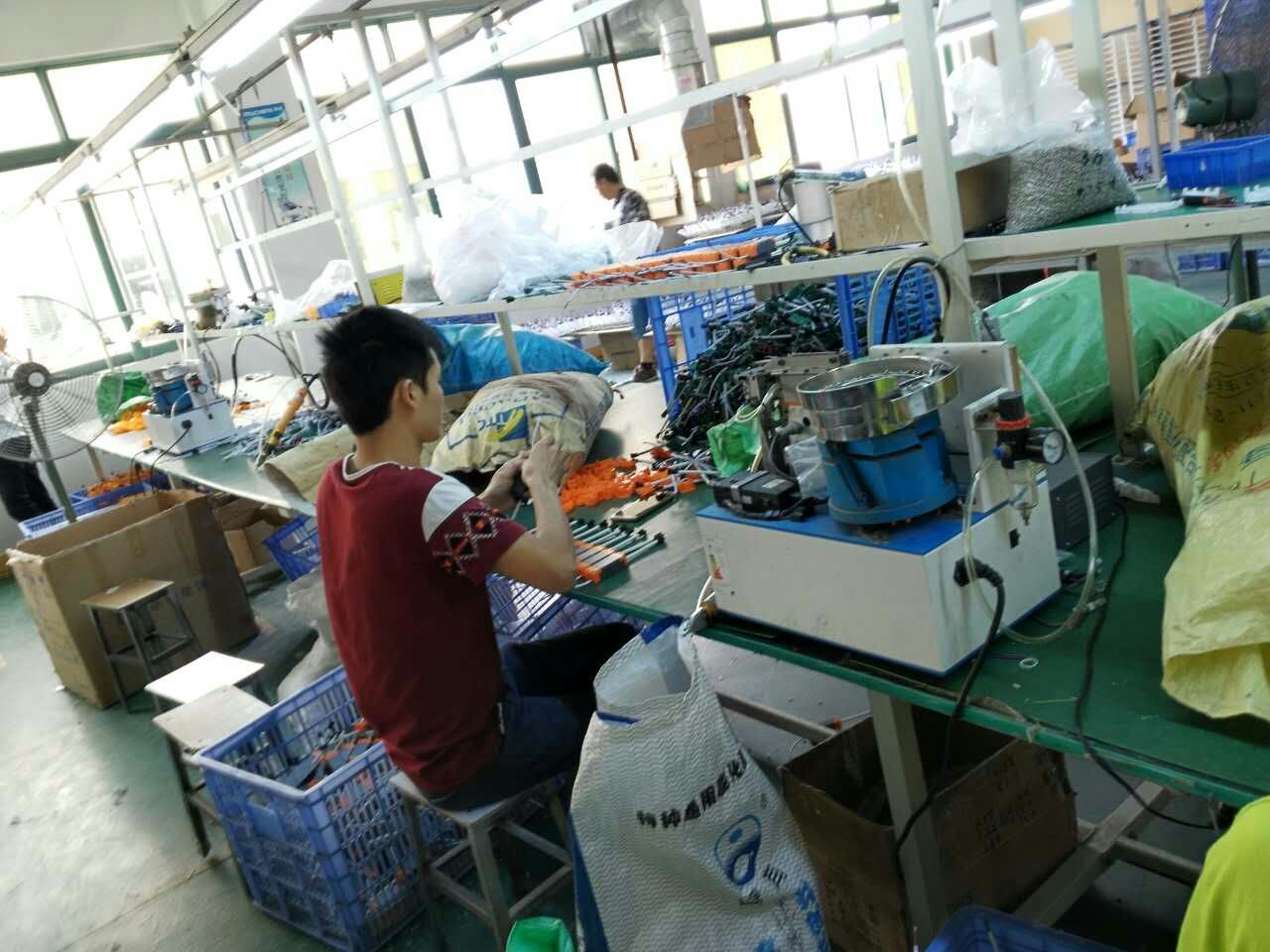 自动锁螺丝机 中山市正华自动化专注自动锁螺丝机研发生产