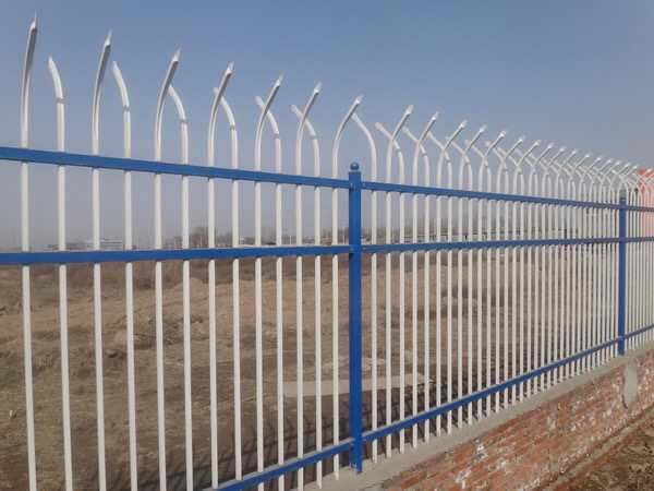 泰安锌钢护栏泰安铁艺护栏泰安道路护栏泰安铝艺护栏大门