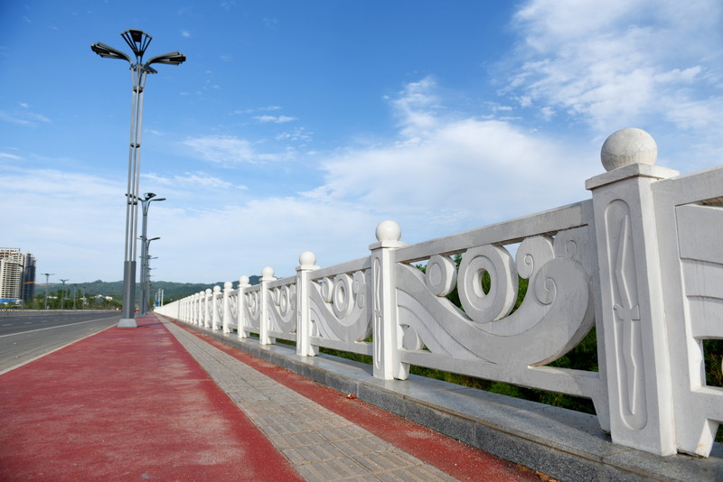 上海水泥仿石栏杆，铸造石桥梁护栏厂家