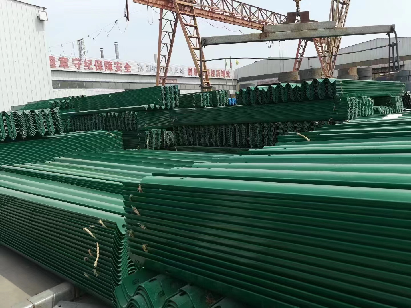 波形护栏板、贵州波形护栏板厂家环氧锌基复合材料护栏板新工艺