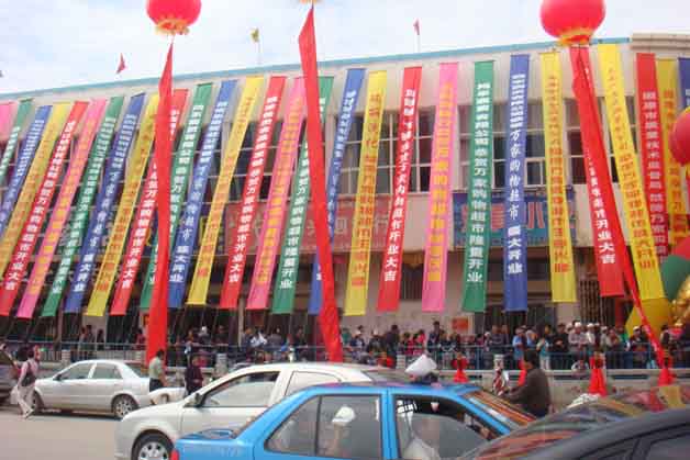 林州新风尚庆典出租：彩虹门、空飘氢气球、、**礼炮、气球门