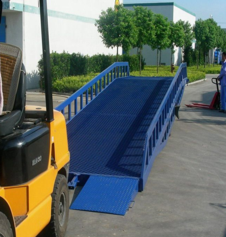 供应移动式装卸平台移动式登车桥装卸平台车移动装卸车