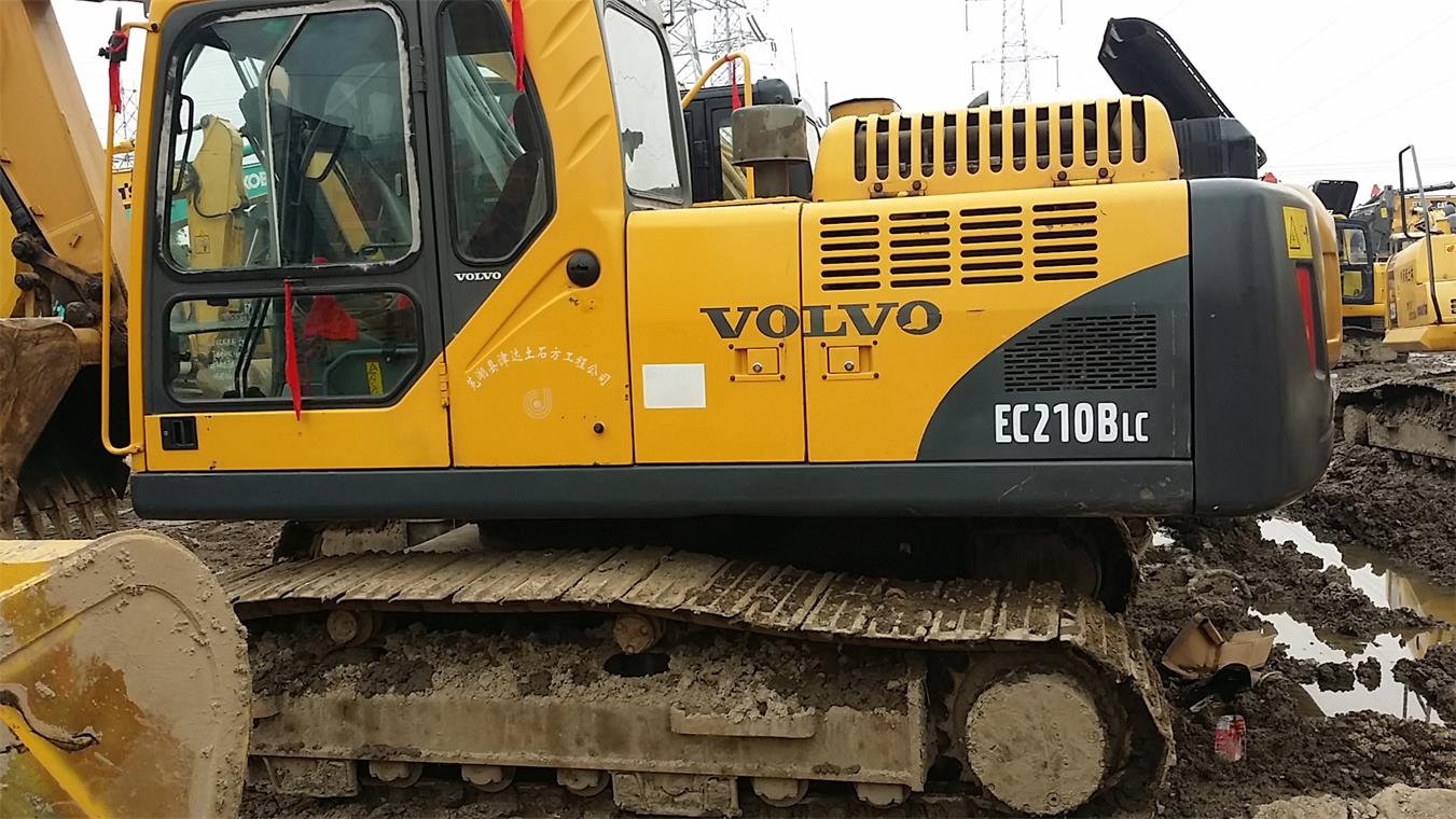 进口沃尔沃EC210挖掘机，保修一年手续齐全出售