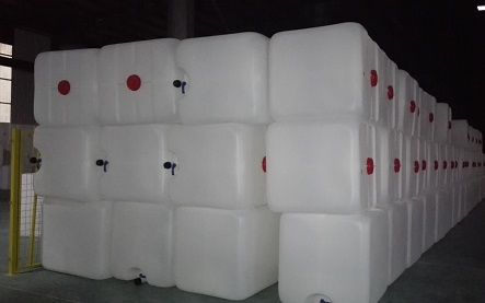 IBC吨桶销售，1立方抗氧化塑料集装桶，1吨防腐蚀叉车桶价格