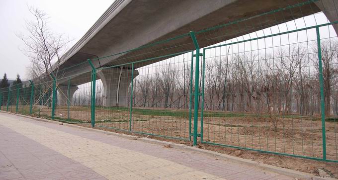 武汉公路护栏网，隔离网，钢丝护栏网