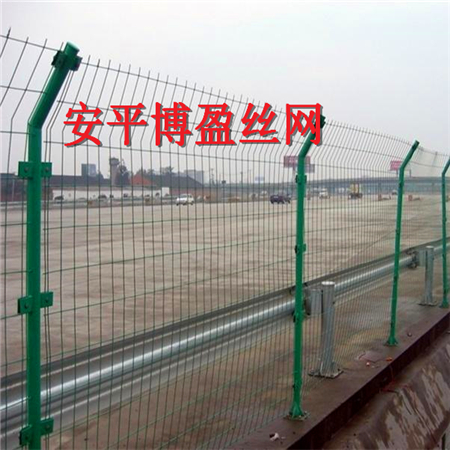 厂家批发大量涂塑焊接网 果园围栏网 硬塑绿色波浪网