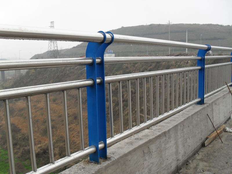 贵州厂家供应不锈钢栏杆/内衬不锈钢复合管护栏/桥梁防撞栏杆
