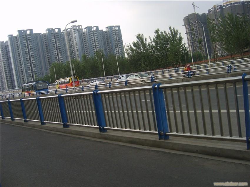 贵州不锈钢防撞护栏厂家 安装桥梁护栏