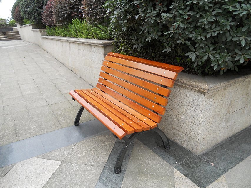 买上等菠萝格休闲椅，首要选择深圳振兴景观——钢木休闲椅厂家