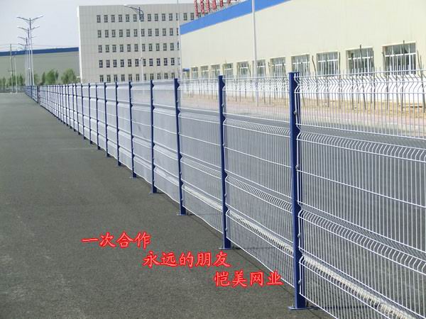 武汉 东西湖护栏网批发，浸塑护栏网，1.8*3.0米护栏网片