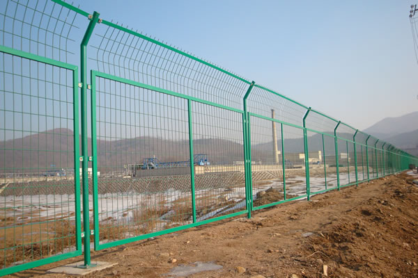 厂家批发--武汉护栏网，水库 池塘防护栏网，双边护栏网片
