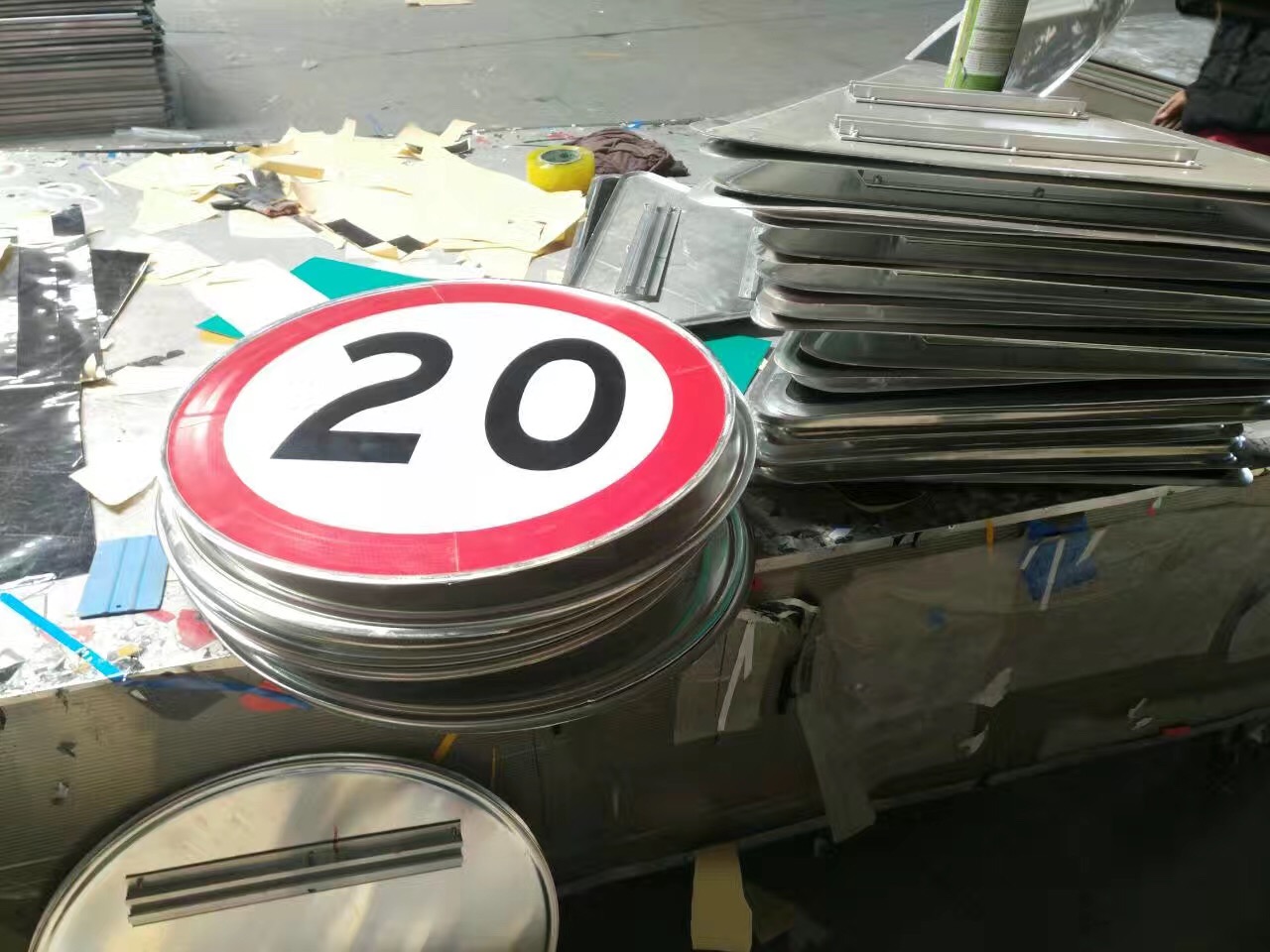 铜川标牌厂家铜川公路指示牌道路交通标识牌定做价格