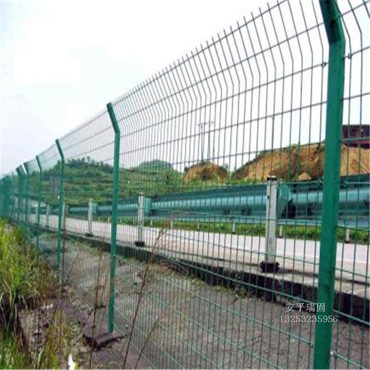 供应山西阳泉框架型厂区防护网、30度折弯护栏网、防锈防护网