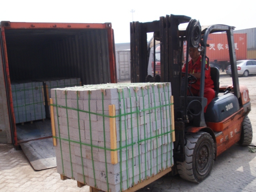 青岛集装箱车队定时达承接危险品运输，难度大件运输