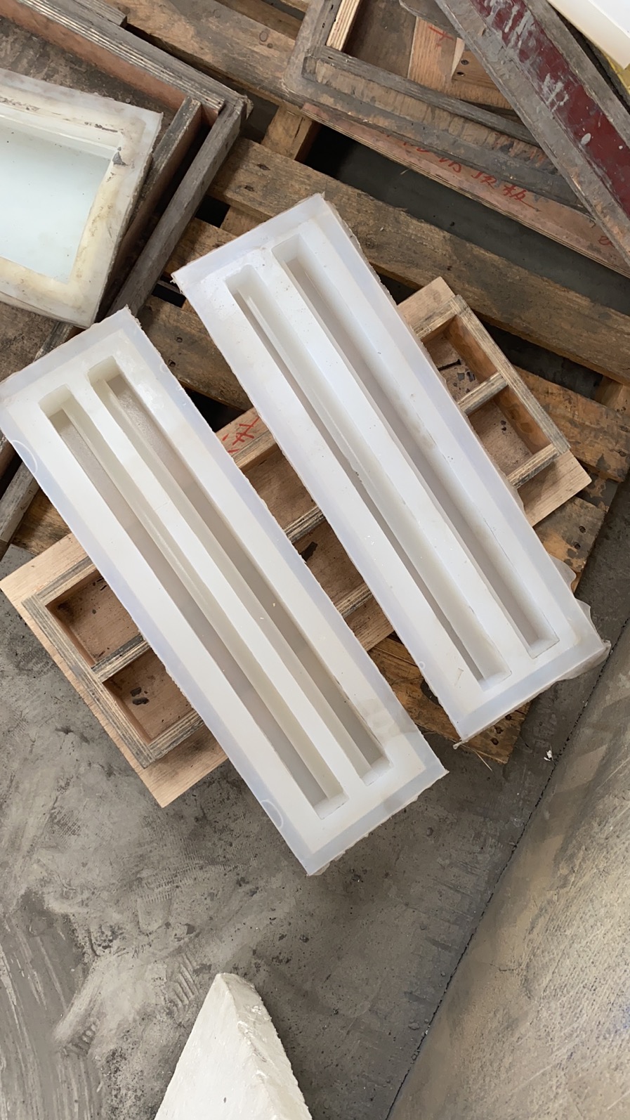 厂家生产白色双组份做石膏线的模具硅胶材料