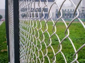 坤雅公司专业供应各种围栏网，防护网，护栏网