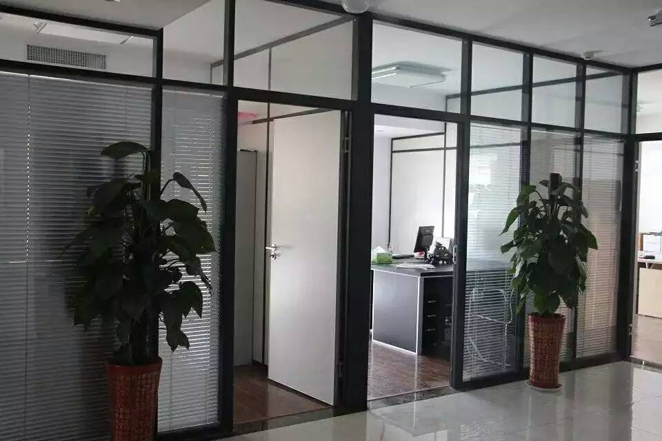 菏泽办公室玻璃隔断墙装修安装公司宝格百叶高隔间