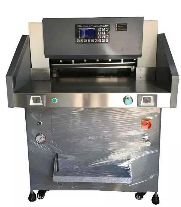 广东深圳6708A液压重型程控切纸机图文店可以选择液压切纸机带脚踩压纸