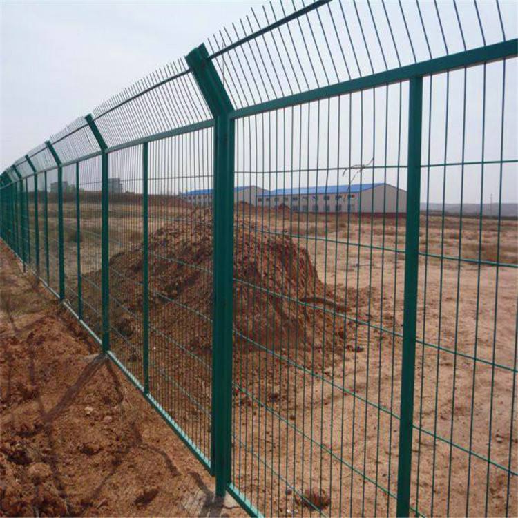 新疆铁丝网护栏,乌鲁木齐铁丝网护栏厂家,铁丝护栏网价格