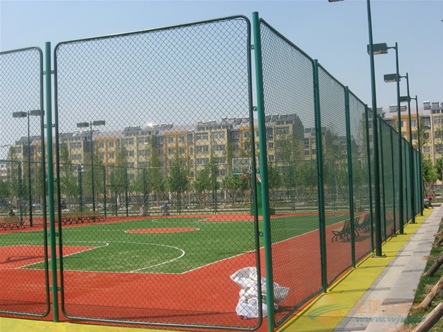 供应贵州小区学校运动场护栏网 足球场护栏网定做 网球场护栏网