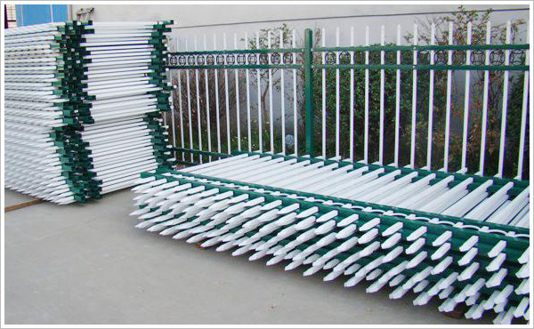 贵州厂家直销锌钢护栏网 小区围墙护栏 工厂护栏价格 不生锈护栏网价格