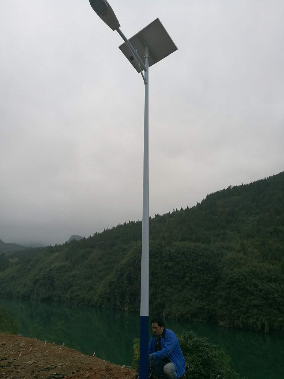 广西农村太阳能路灯厂家广西太阳能路灯质量*浩峰直供