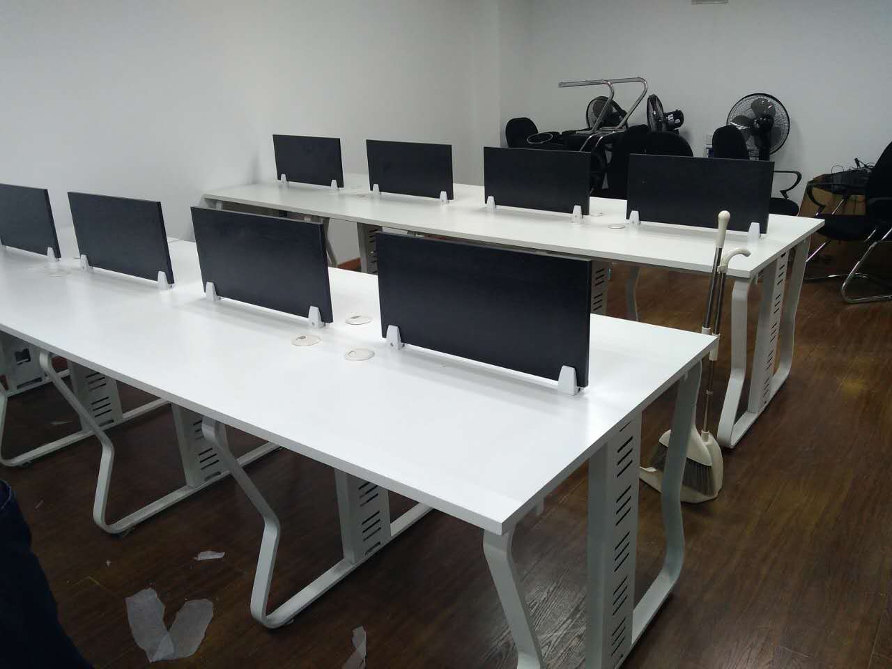 合肥厂家订做全新工位 办公桌 带屏风的桌子 隔断桌