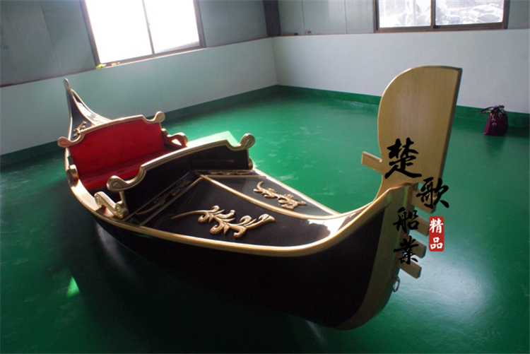 一条3 7米的贡多拉价格，楚歌厂家供应威尼斯贡多拉手划船，房产公司装饰木船
