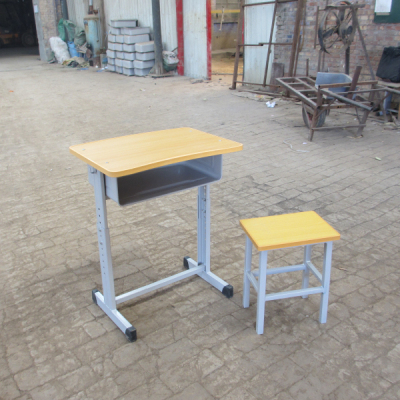 沧州学生钢木课桌椅沧州学校可调式课桌图片